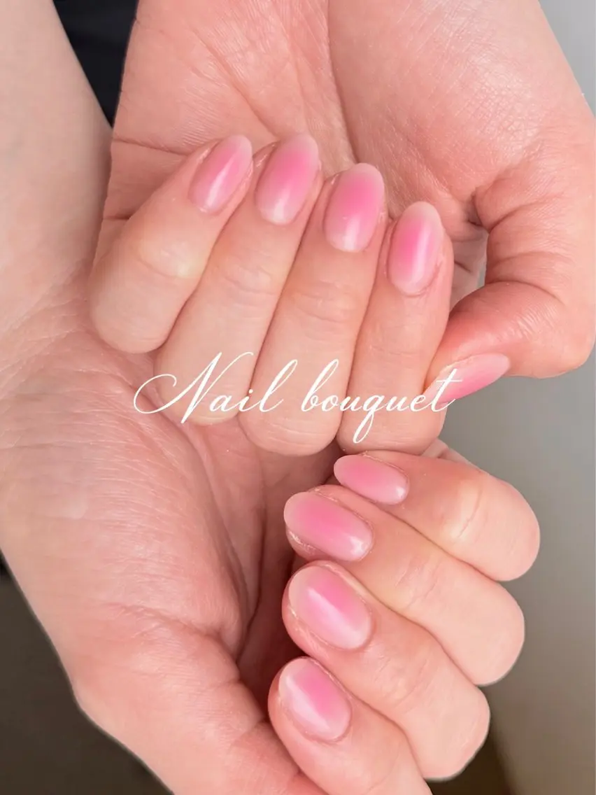 ネイル カジュアル ドット フラワーネイル フレンチネイル キラキラネイル ハンドネイル Nail bouquetのネイルデザイン