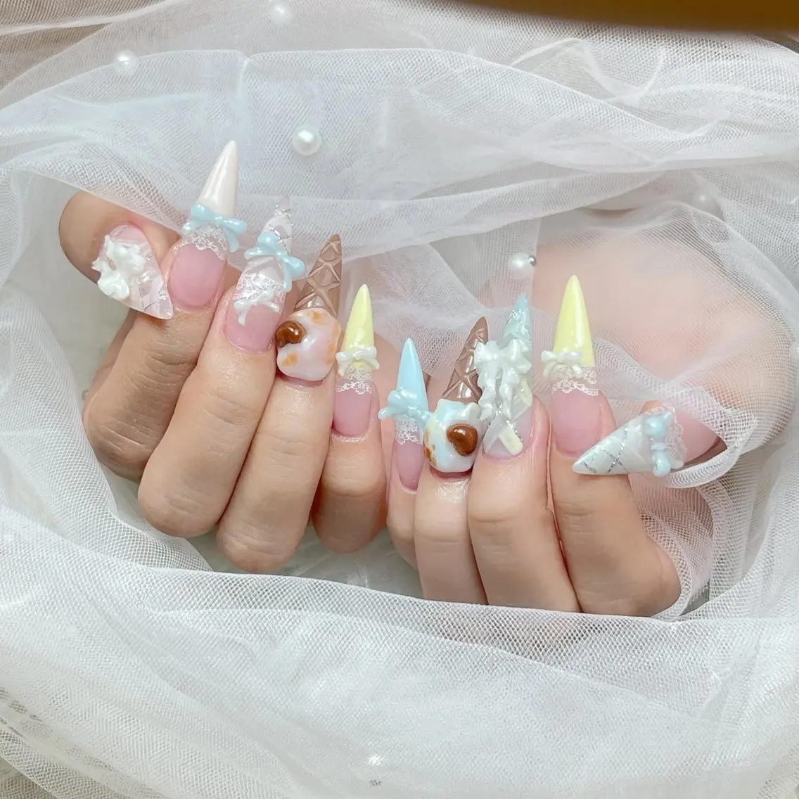 ネイル チークネイル ドット フットネイル フレンチネイル グラデーション ハンドネイル ハンドケア Nihonthy Nail 新宿のネイルデザイン