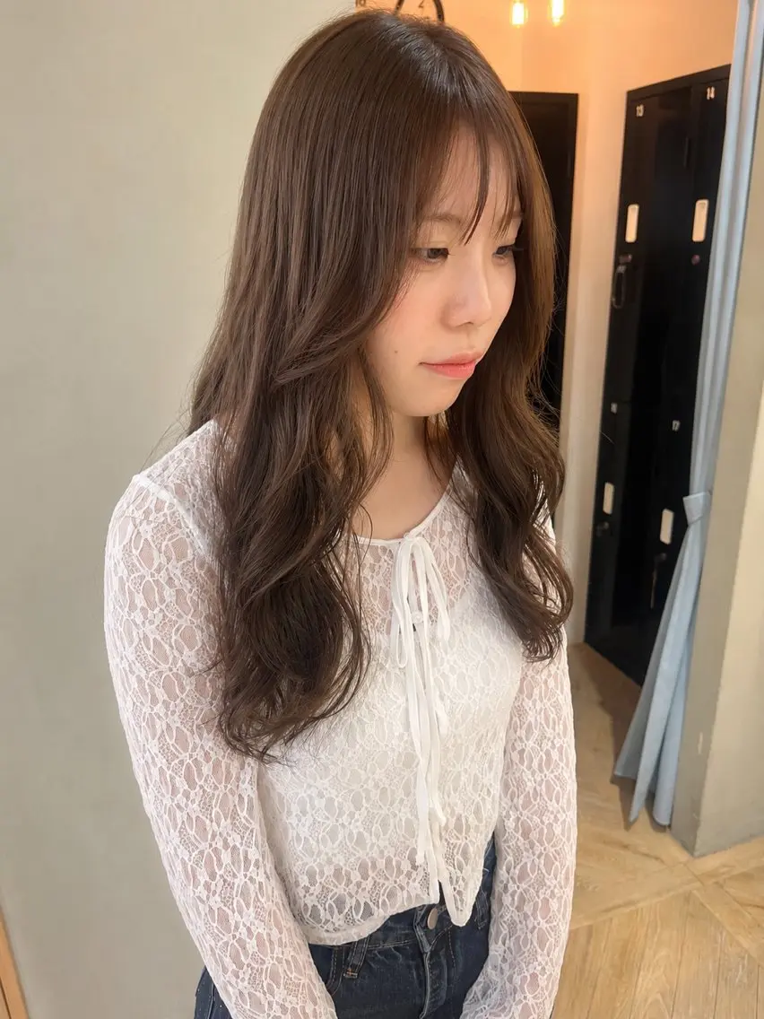 ロング カラー ベージュカラー ブラウンカラー ミント オリーブカラー ヘアカラー オリーブカラー/ レイヤー/ ローレンのヘアスタイル