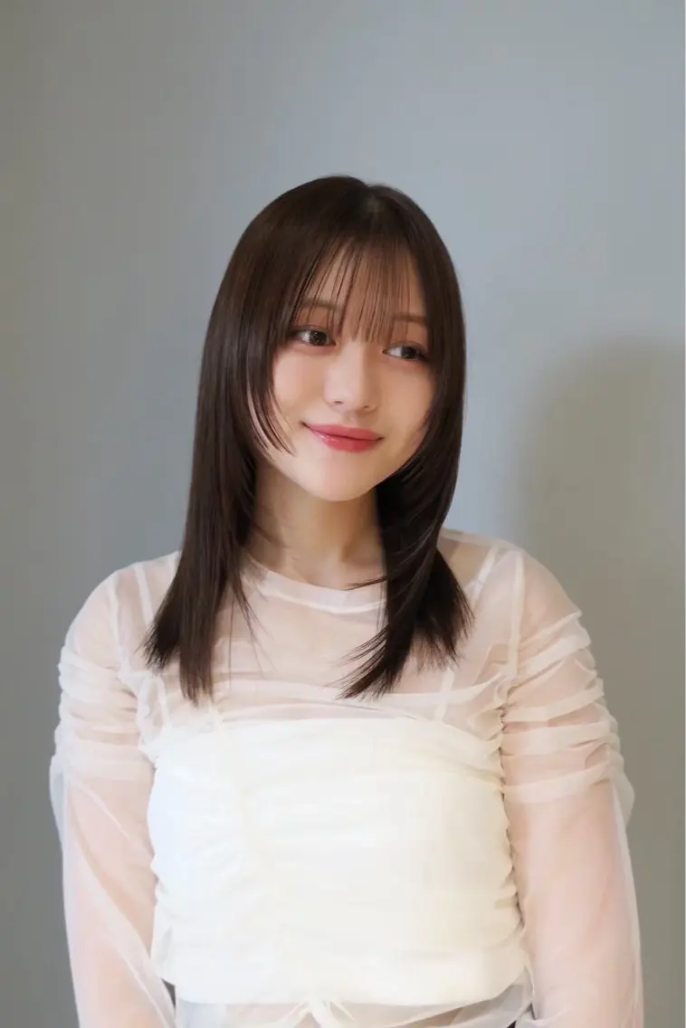 ミディアム カラー 小林 虹花のヘアスタイル