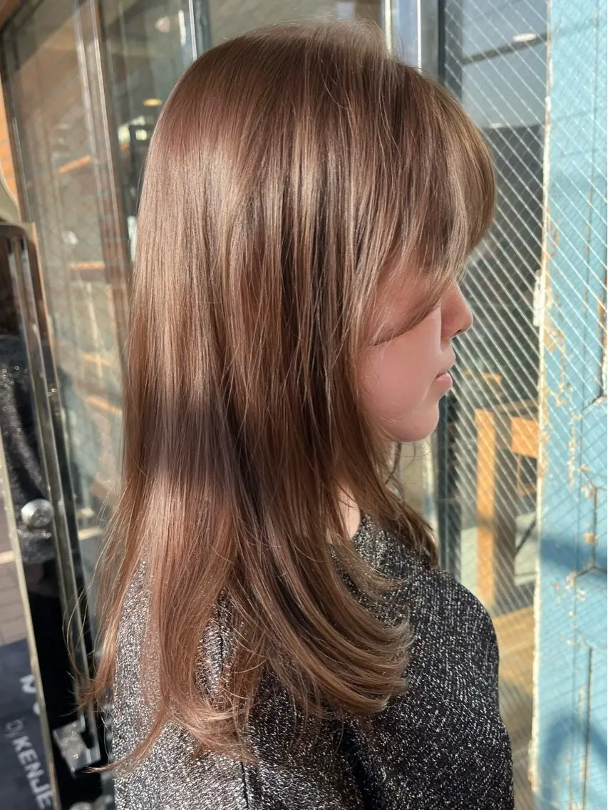 ロング カラー ベージュカラー 透明感カラー ミルクティーベージュ レイヤーカット カット ヘアカラー トリートメント Vicky ブリーチ メンズカジュアルのヘアスタイル