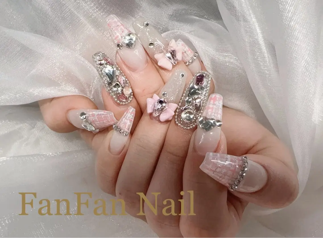 ネイル アートネイル オーロラネイル ガーリー キラキラネイル 韓国ネイル Mio NailsalonUのネイルデザイン