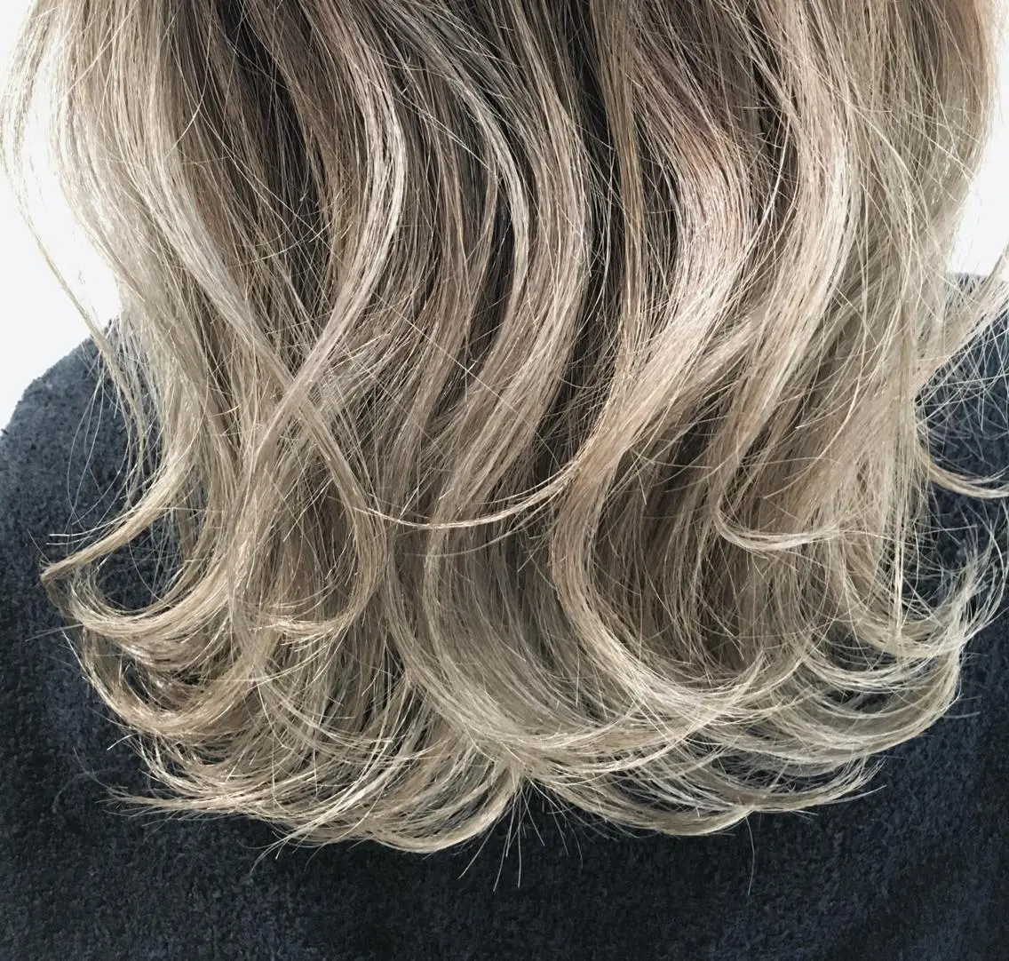 ミディアム ハイトーンブリーチ 土坂 由志【京都】のヘアスタイル