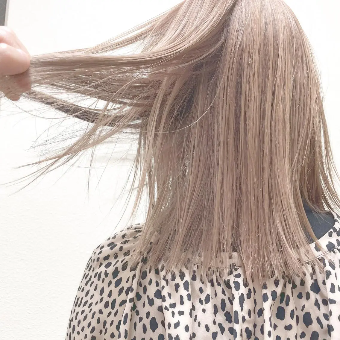 ミディアム カラー パーマ ヘアアレンジ メンズ キッズ ネイル マツエク・マツパ メンズブリーチ メンズハイライト メンズインナーカラー メンズ韓国風 ブリーチ 切りっぱなしヘアボブ ミディアムヘアRYOのヘアスタイル