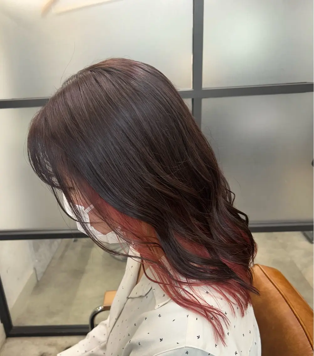 ミディアム カラー ブリーチ カシス インナーカラー ピンクカラー 艶カラー吉祥寺🌸 KAZUEのヘアスタイル