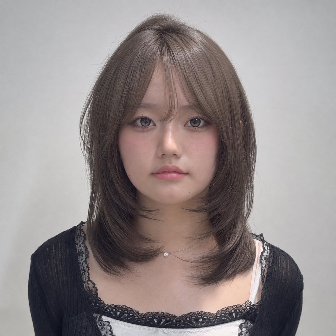 ミディアム レイヤー✖️グレー ジュSOGO🩶のヘアスタイル
