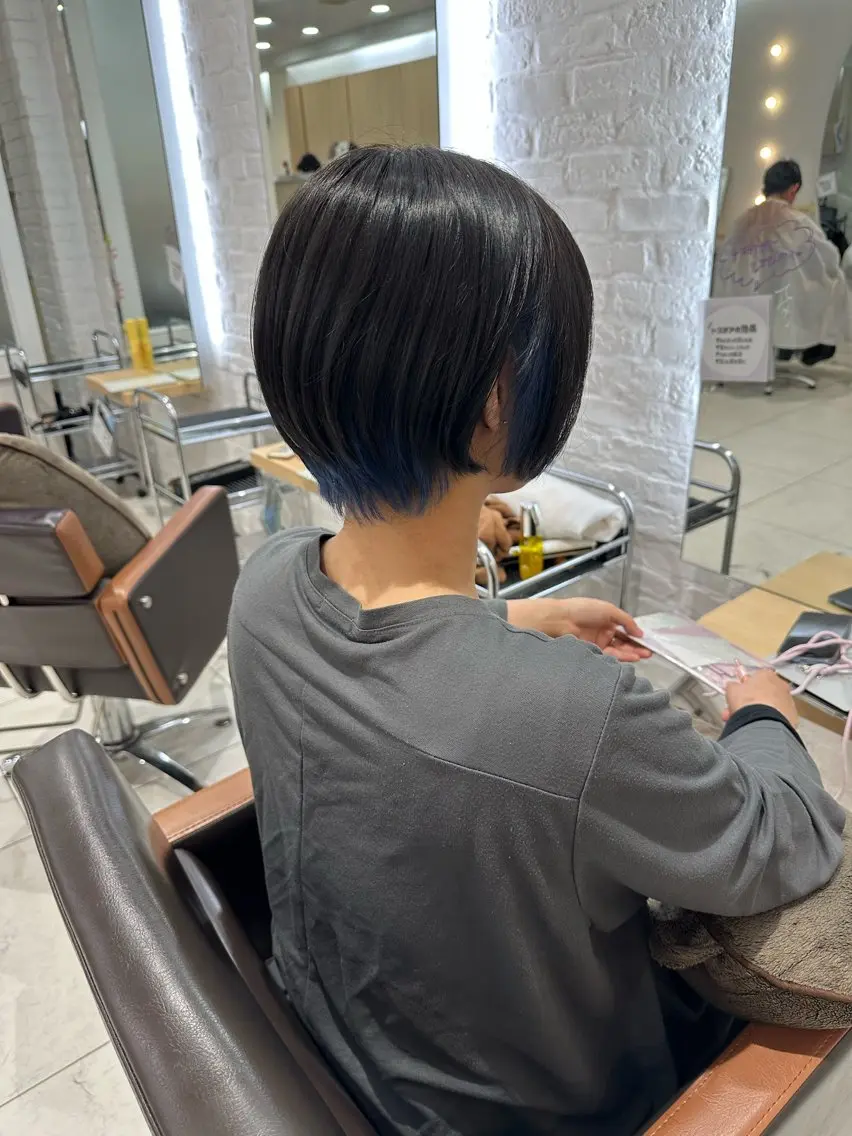 ショート カラー ブルーカラー ショートヘア カット トリートメント 山下恋佳/矢場町/ ブリーチ/ショートのヘアスタイル