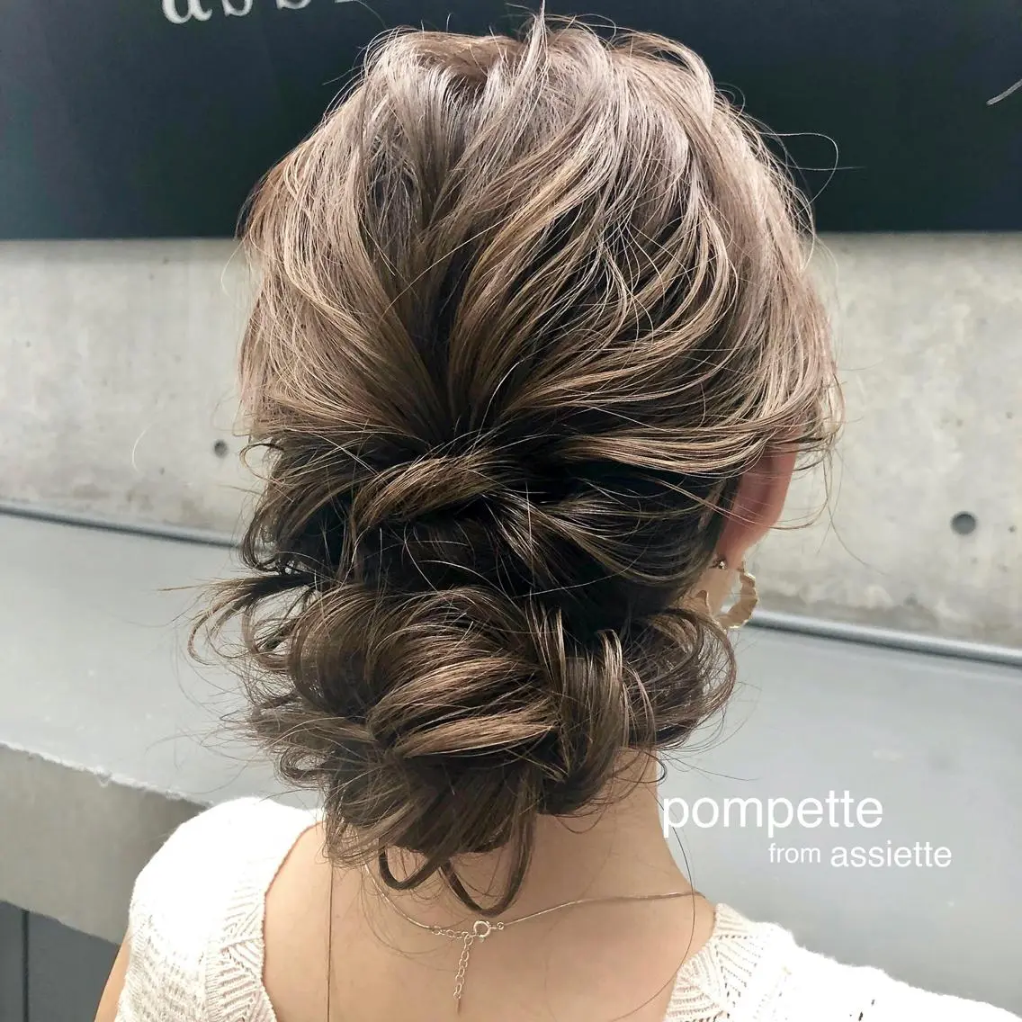 セミロング ヘアアレンジ 結婚式・ブライダル やすだ しおりのエステ・リラクイメージ