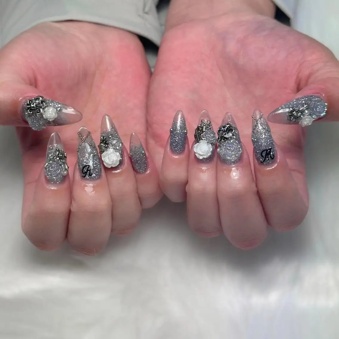 ネイル 韓国ネイル ロングネイル 持ち込み シルバー スーパーロングネイル Melia Nail Nambaのネイルデザイン