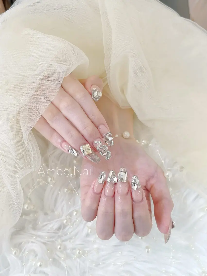 ネイル フレンチネイル ガラスフレンチ キラキラネイル 夏ネイル 冬ネイル Amee Nail Salonのネイルデザイン