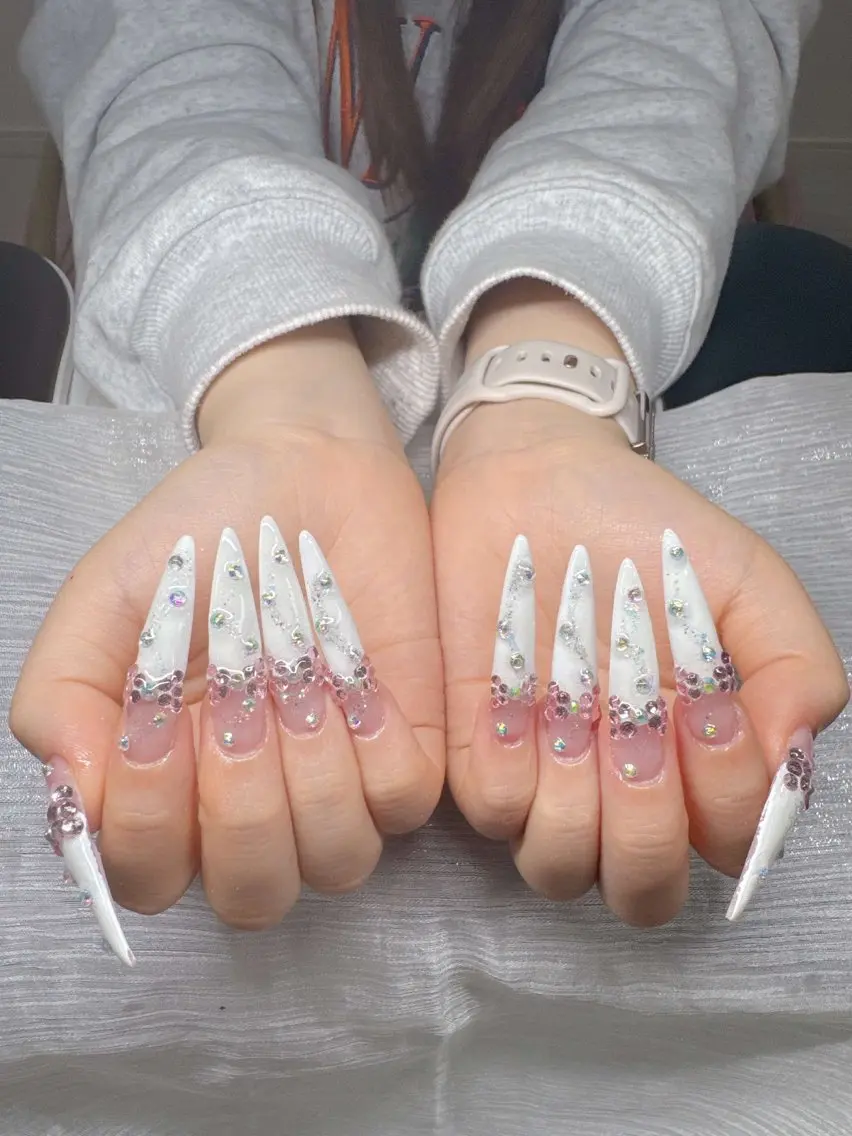 ネイル オーロラネイル チークネイル 長さ出し フットネイル フレンチネイル ハンドネイル Lee Nails チップ長さだし専門店のネイルデザイン