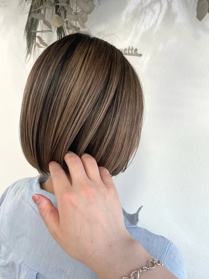 ショート カラー ブリーチ ケアブリーチ 透明感カラー グレージュ ショートヘア カット ヘアカラー silhouette シルエットのヘアスタイル
