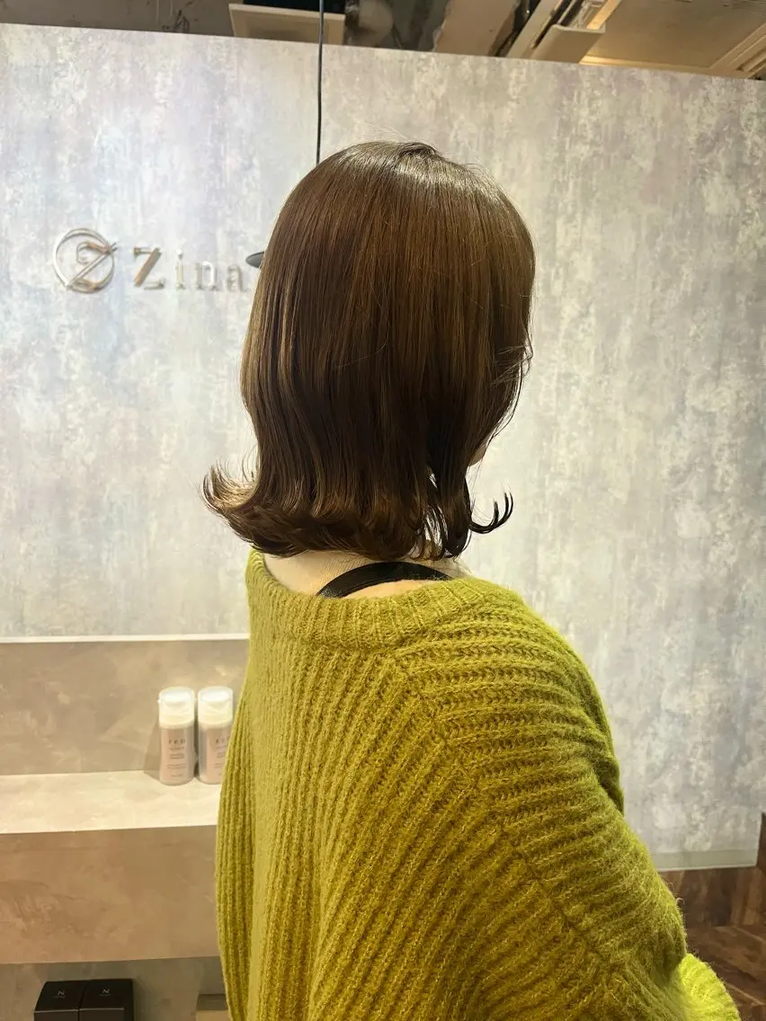 ミディアム カット ヘアカラー トリートメント 詩乃🎀ピンク 暖色系🫧レイヤーのヘアスタイル