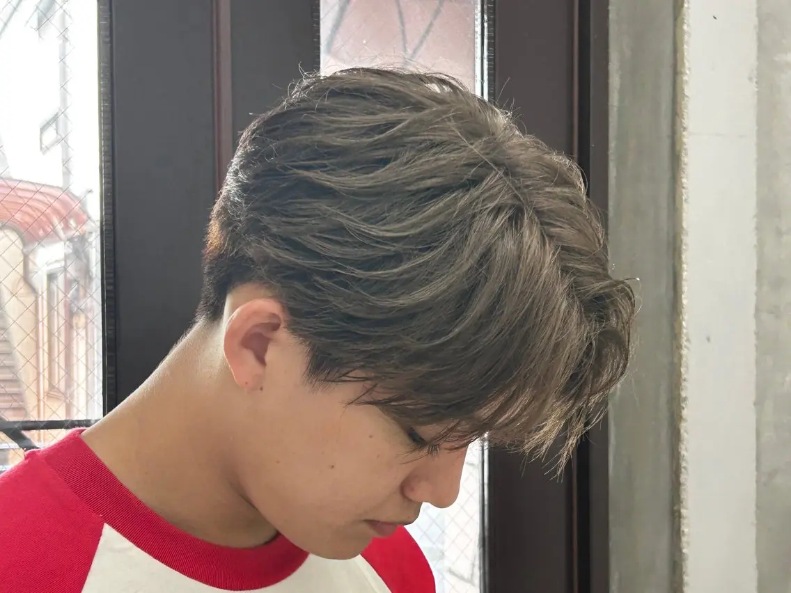 カラー グレージュ 椎根 榊のヘアスタイル
