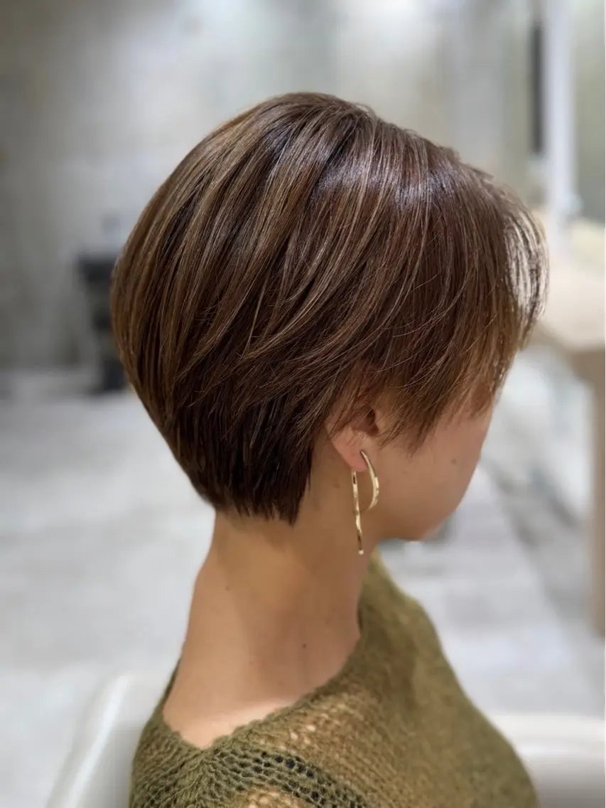 【白髪染め卒業】脱白ハイライト＋カット✨暗く染めない白髪ぼかしの写真