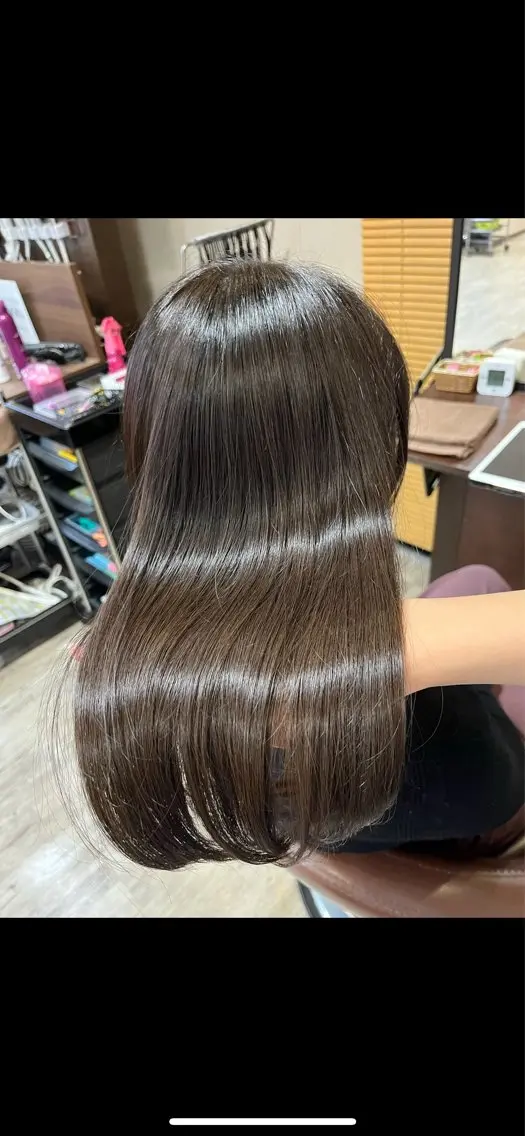 セミロング SHIORI💜口コ ミNo.1艶カラーのヘアスタイル