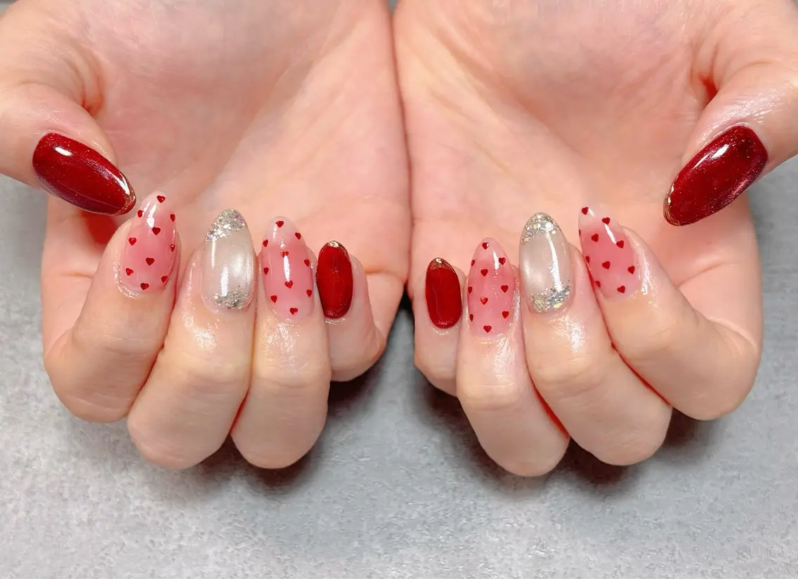 ネイル ボルドー ハート マグネットネイル ミラーネイル ニュアンスネイル 💫ゆか_ Nailartistのネイルデザイン