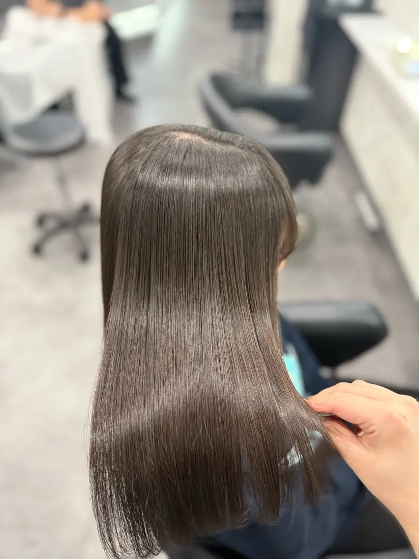 セミロング 艶髪レイヤー AZUSAのヘアスタイル