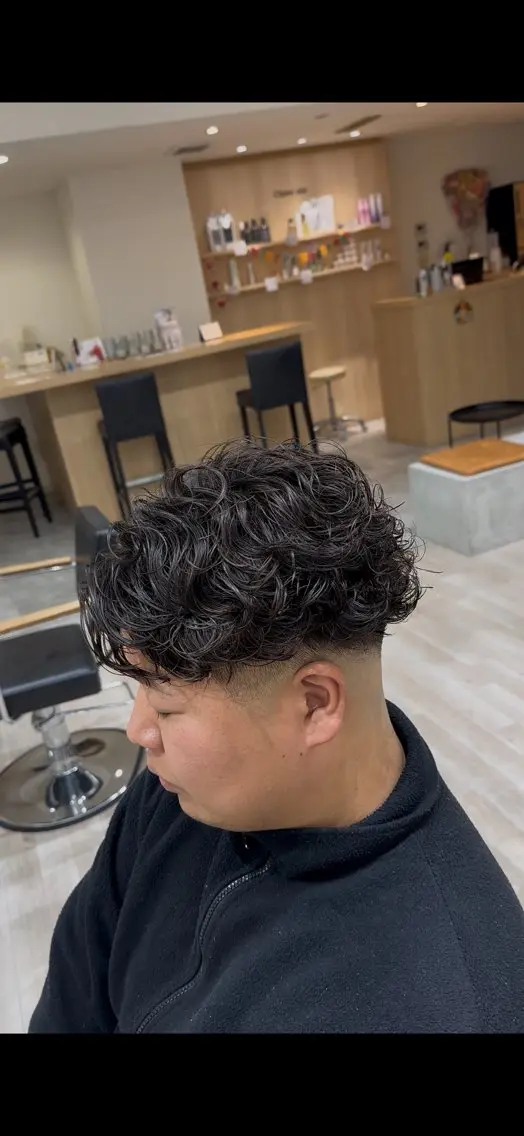 パーマ メンズ フェードカット ツイスパ/フェード /辻諒哉のヘアスタイル