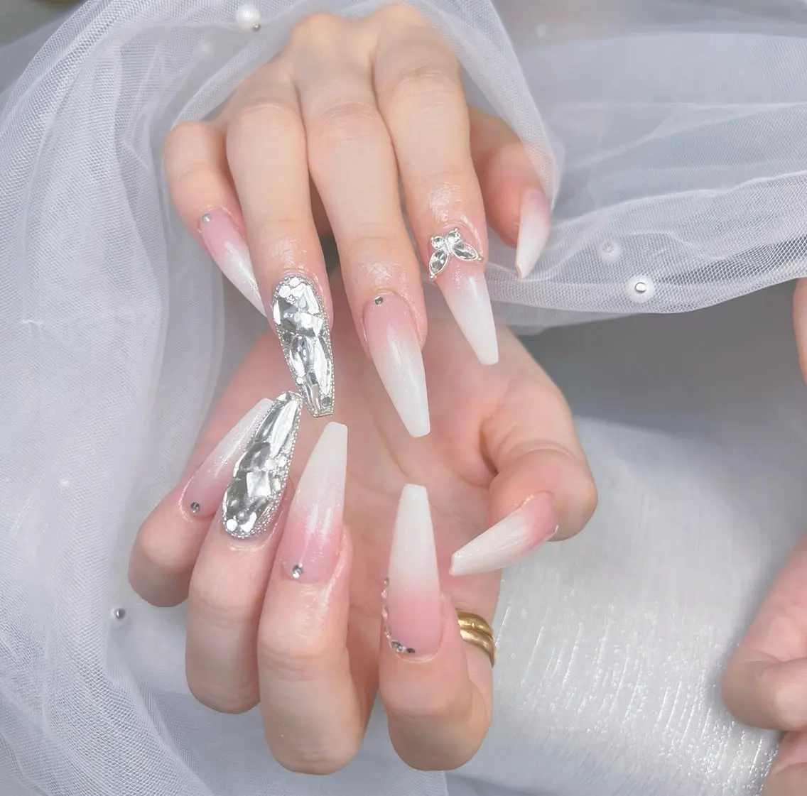 ネイル アートネイル オーロラネイル チークネイル 長さ出し フットネイル Miya _nailのネイルデザイン