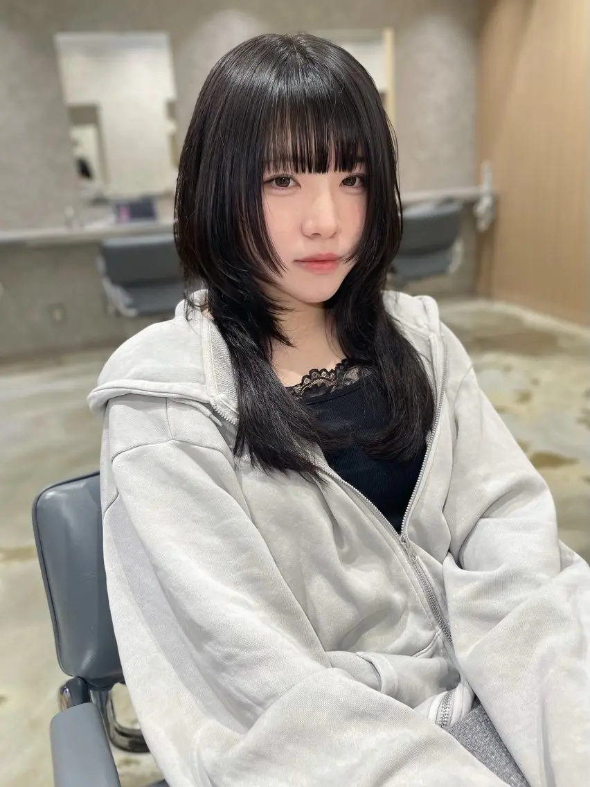 セミロング ハッシュカット 韓国風ヘア レイヤーカット カット ヘアカラー トリートメント erina🪐新宿/ 艶カラー/レイヤーのヘアスタイル