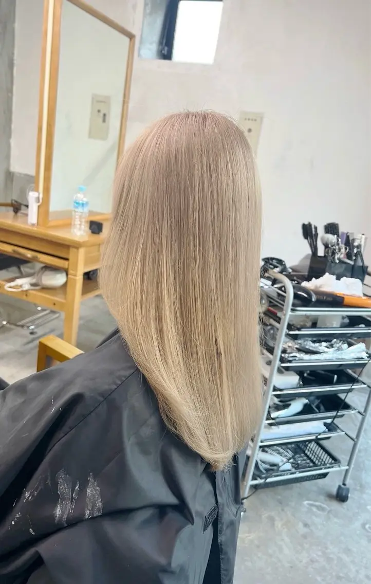 セミロング カラー ベージュカラー ホワイトベージュ 指名数No.1 /NAOYAのヘアスタイル