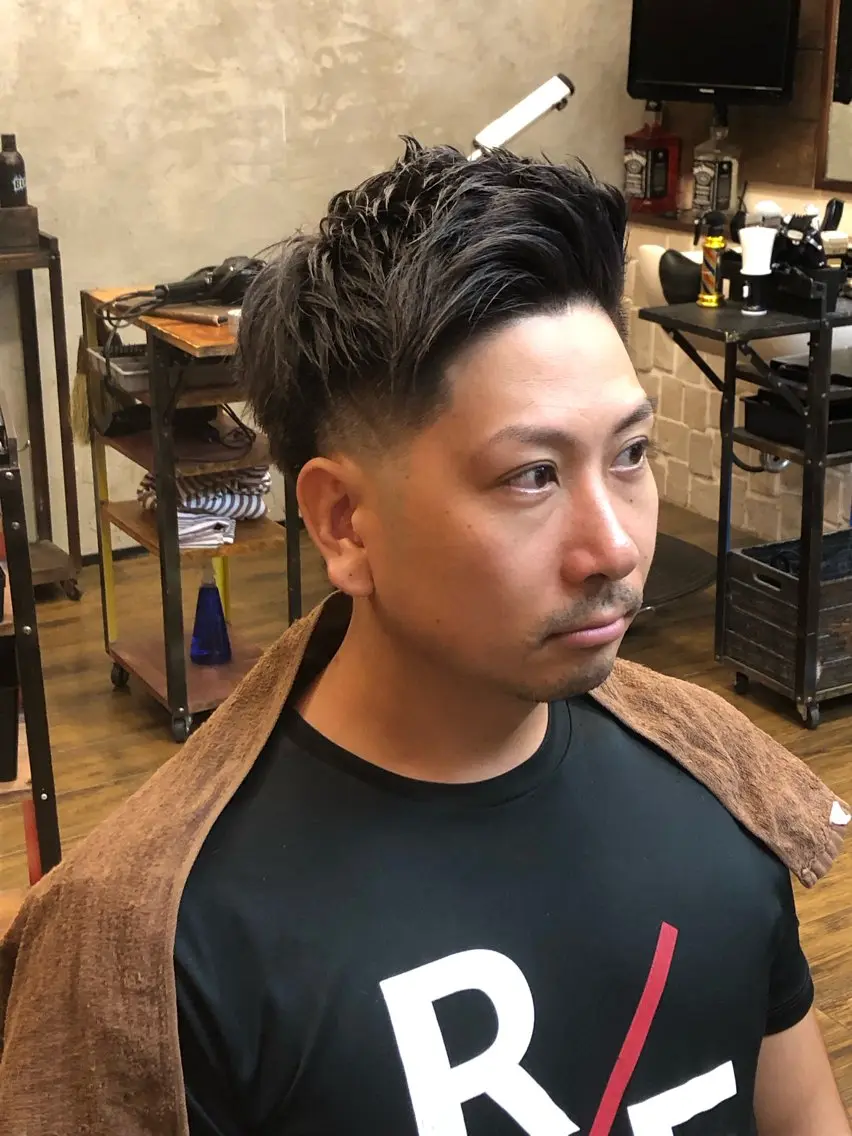 ショート メンズ アップバング フェードカット スキンフェード ツーブロック ナイルプラス ヨウのヘアスタイル