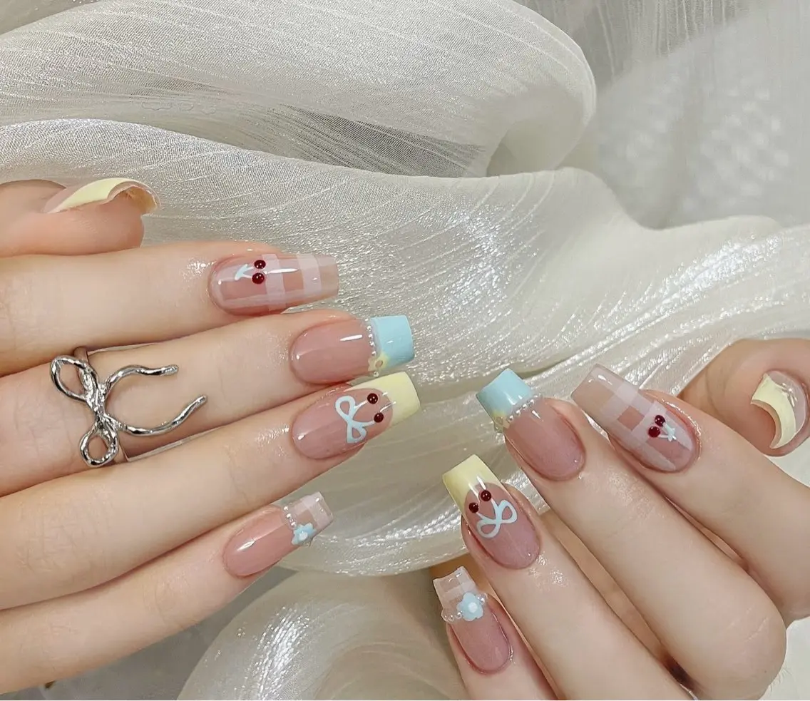 ネイル 長さ出し フレンチネイル 韓国ネイル リボン ネイルチップ U.MI Nail Salonのネイルデザイン