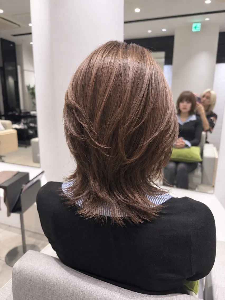 ミディアム カラー ミディアムレイヤー ベージュカラー ブリーチ ブラウンカラー 透明感カラー カット ヘアカラー トリートメント 銀座/ハイレイヤー/ 艶髪カラー/田中颯士のヘアスタイル