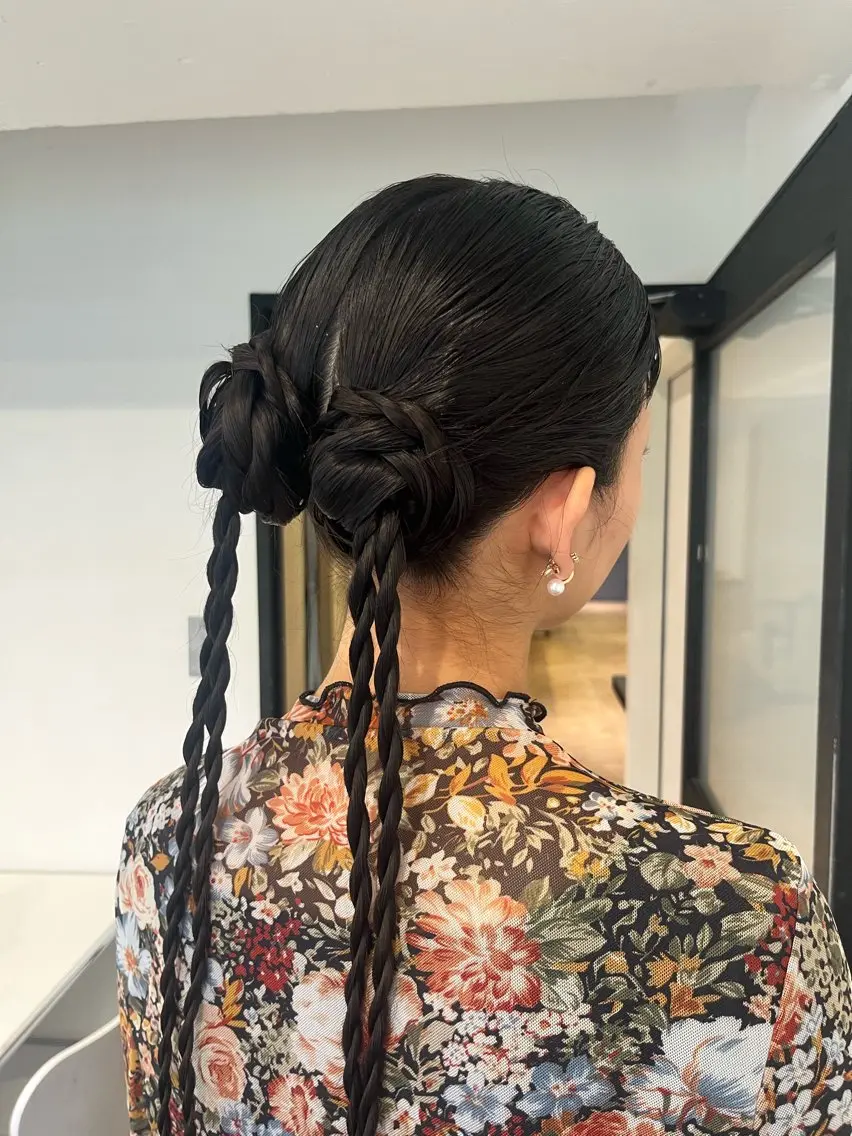 ロング カラー ヘアアレンジ 髪飾り ヘアカラー トリートメント オリーブカラー/ レイヤー/ ローレンのヘアスタイル