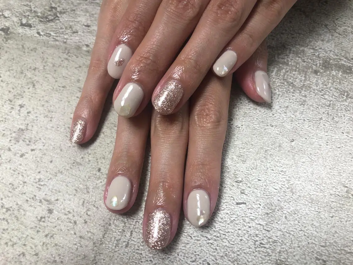 ネイル キラキラネイル ハンドネイル mogunail &blowのネイルデザイン