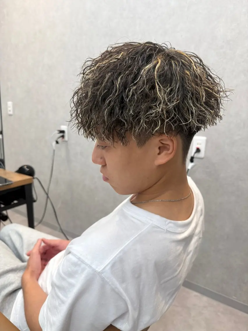 ショート カラー パーマ メンズ メンズメッシュ メンズパーマ メンズツイストパーマ メッシュ ツイストパーマ カット パーマ メンズパーマ職人/ 天神/tatsukiのヘアスタイル
