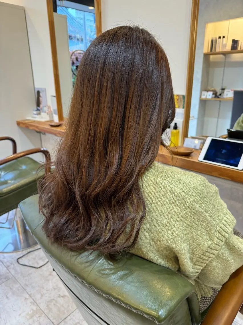 ロング カラー ベージュカラー ブラウンカラー カット ヘアカラー トリートメント エイト ウメダのヘアスタイル