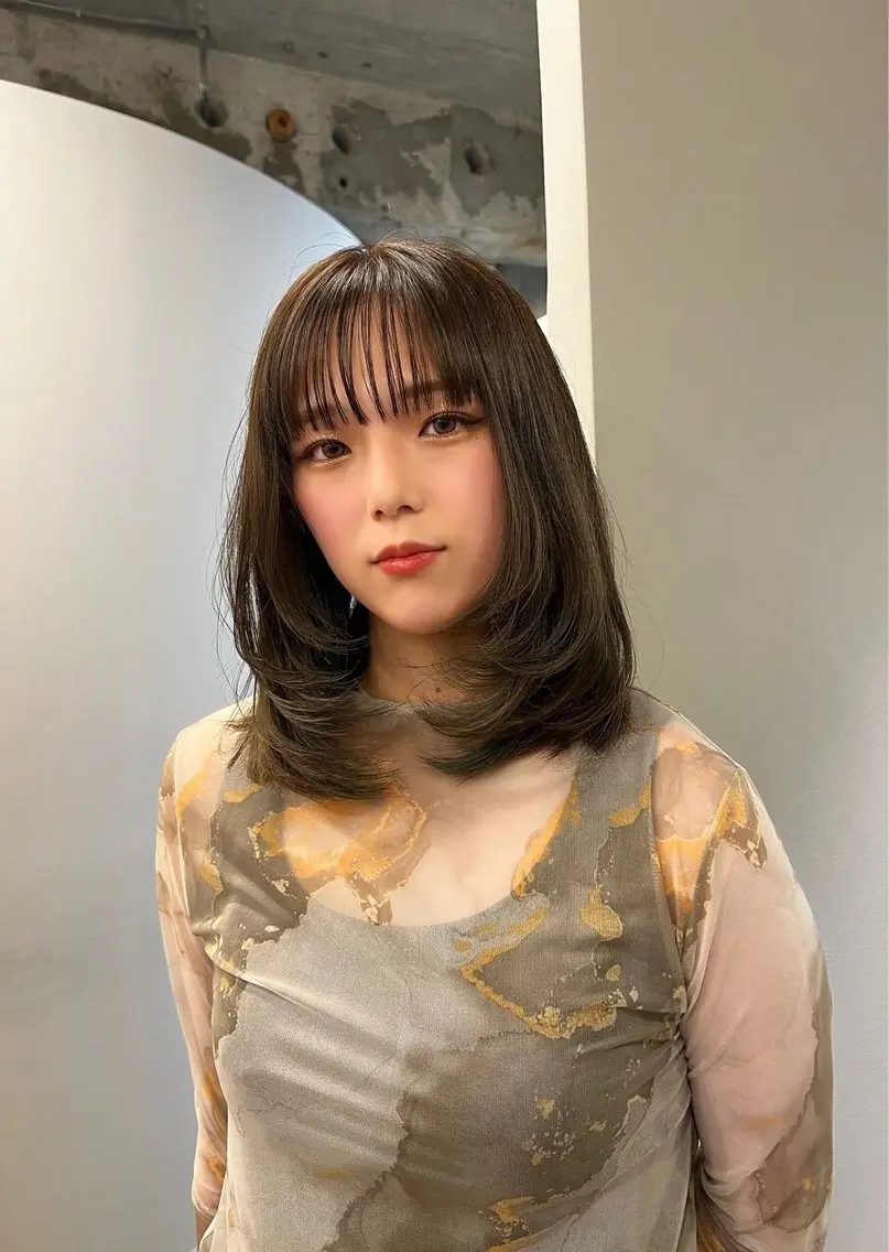 ミディアム カラー カット ヘアカラー トリートメント 足立 七彩のヘアスタイル