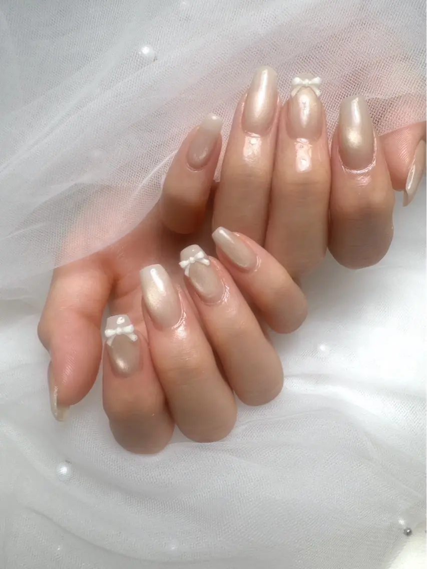 ネイル アートネイル フレンチネイル ガラスフレンチ マグネットネイル ミラーネイル Queeens nailのネイルデザイン