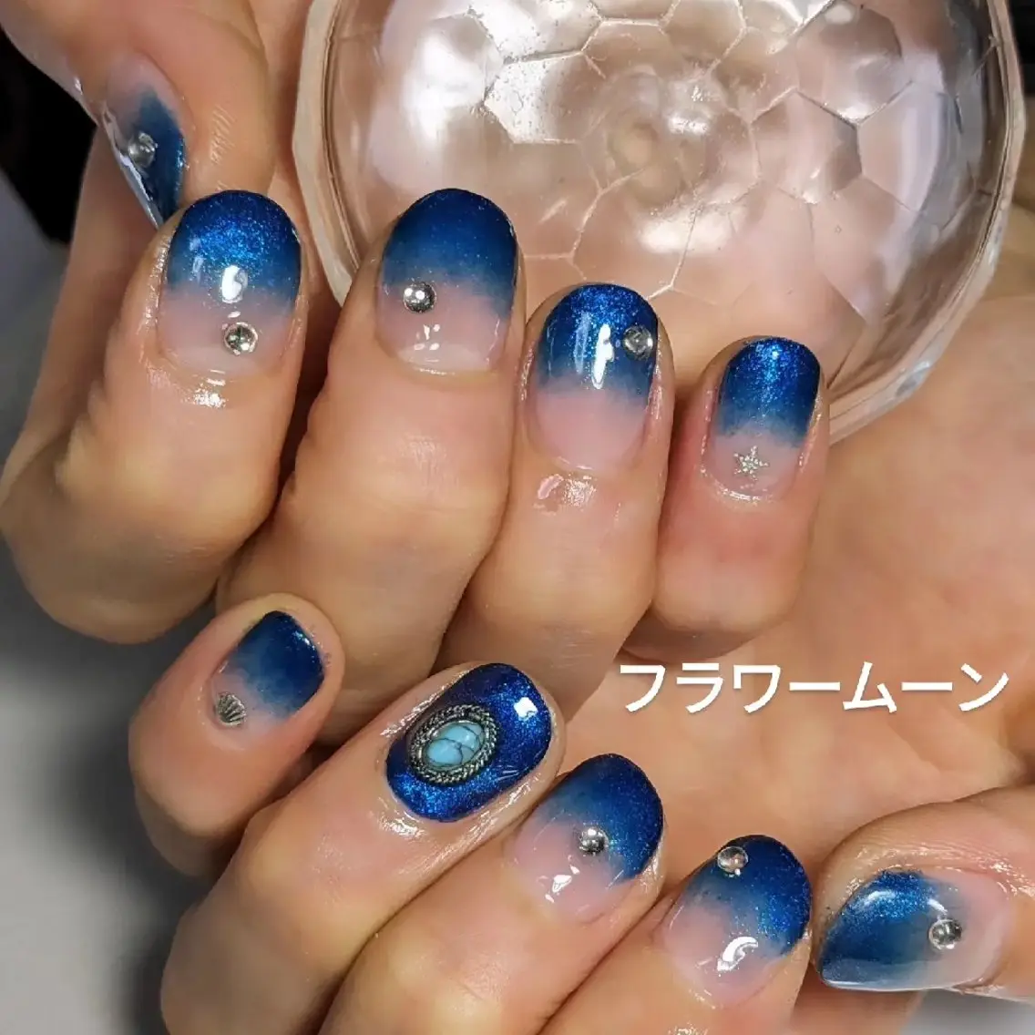 ネイル グラデーション フラワー ムーンのネイルデザイン