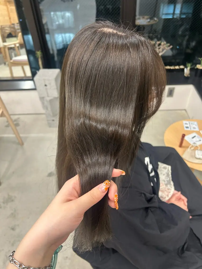 ロング ヘアカラー トリートメント SiLO Yukinaのヘアスタイル