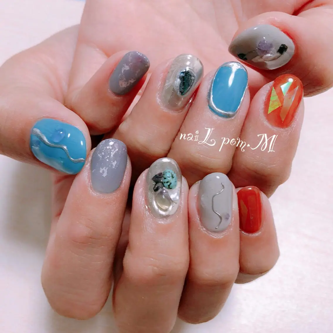 ネイル ブルー ニュアンスネイル ハンドネイル ハンドケア naiL pom.Mのネイルデザイン