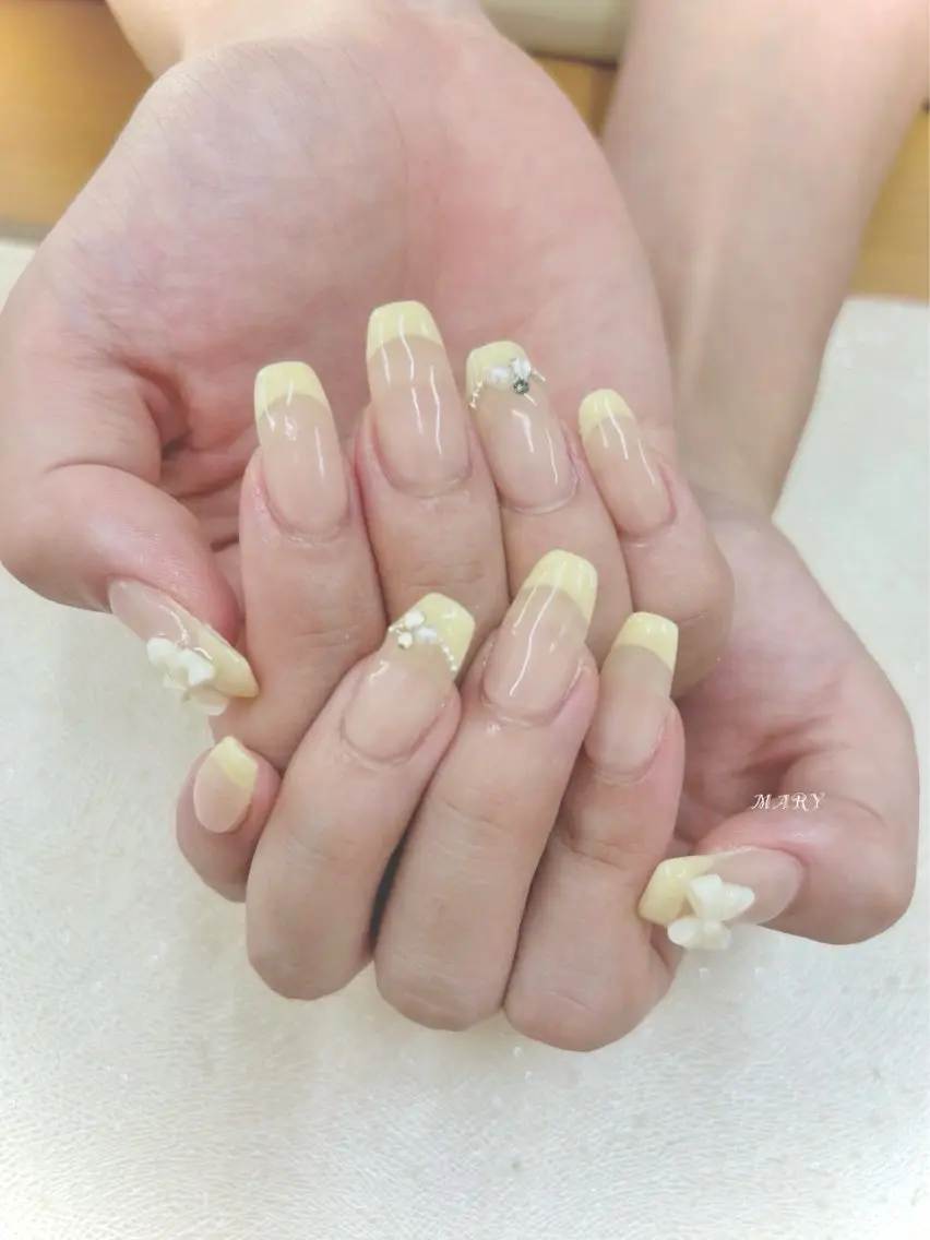 ネイル フレンチネイル ニュアンスネイル リボン 黄色 ハンドネイル Mary nail .narumiのネイルデザイン