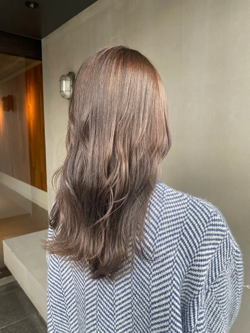 ロング カラー カット ヘアカラー トリートメント ベージュ/オリーブ/ miyabiのヘアスタイル