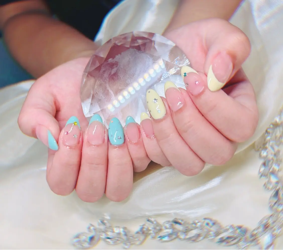 ネイル フラッシュネイル フレンチネイル グラデーション キラキラネイル 韓国ネイル ハンドネイル nyunn nailのネイルデザイン
