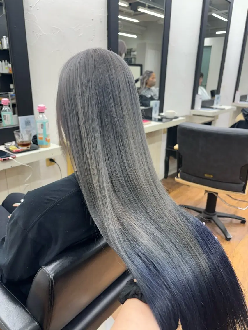 ロング カラー ブリーチ ヘアカラー 香野 優子のヘアスタイル