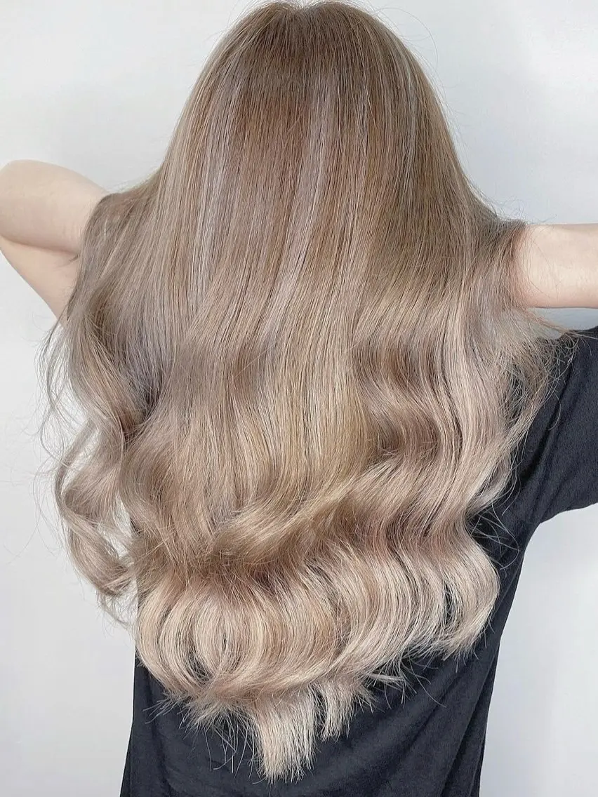 ロング シールエクステ エクステ ヘアカラー エクステ ヘアサロンelyts 表参道店のヘアスタイル