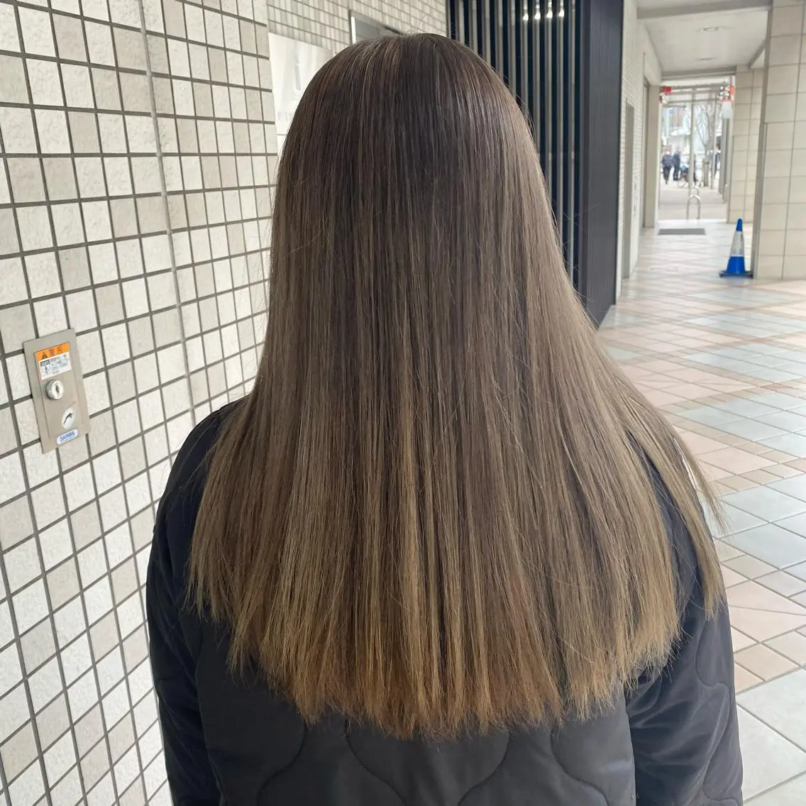 ロング カラー 辻出 綾弥のヘアスタイル