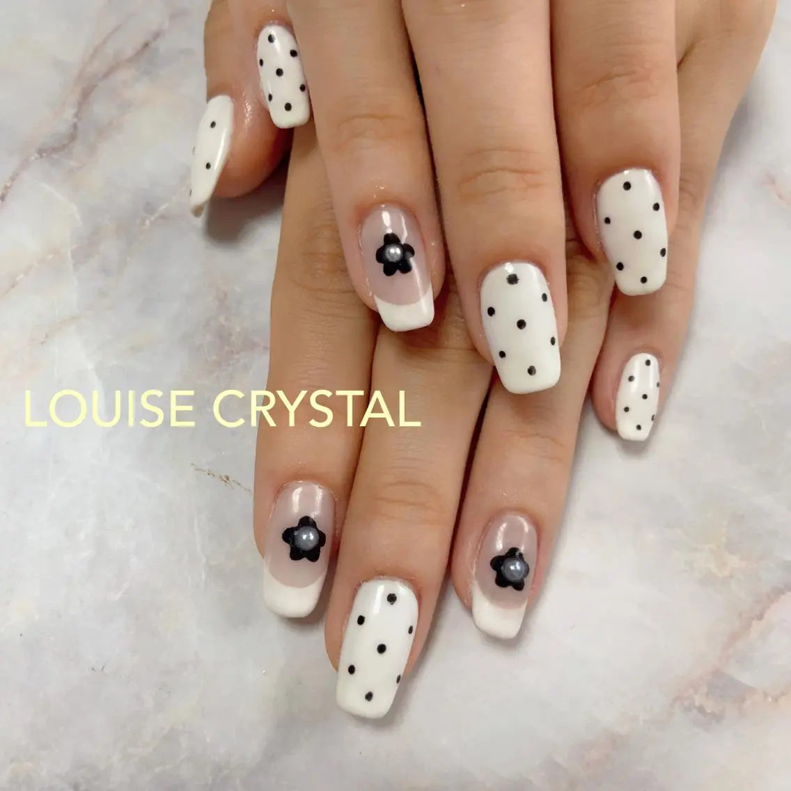 ネイル ハンドネイル LOUISE CRYSTALのネイルデザイン