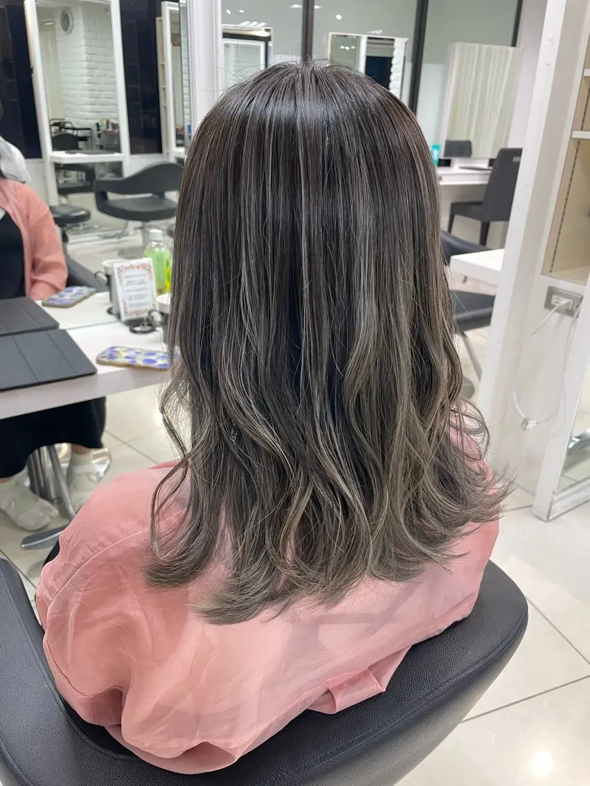 セミロング カラー バレイヤージュ 透明感カラー グラデーションカラー グレージュ イルミナカラー カット ヘアカラー トリートメント 【髪質改善】 kasumi🌷🌷のヘアスタイル