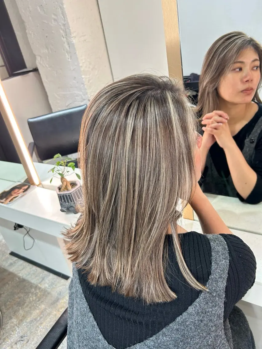 ミディアム カラー カット ヘアカラー トリートメント レイヤーカット BLend 渋谷のヘアスタイル