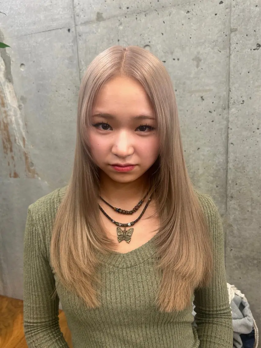 💛1日でハイトーン目指したい方【トリプルカラー】ブリーチ(2回)➕ケアカラー➕外部補修トリートメントの写真