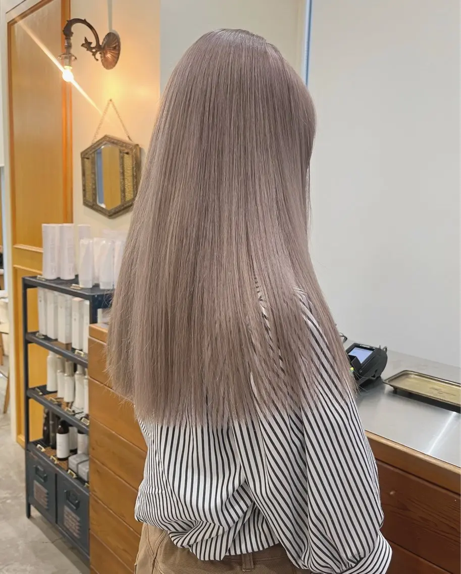 ロング カラー ベージュカラー ブリーチ ホワイトベージュ カット ヘアカラー トリートメント ハイトーン🦢 Natsumiのヘアスタイル