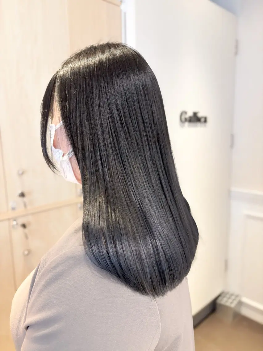 セミロング カラー アッシュ アッシュグレー 黒髪 ブルーカラー ブルーブラック 柔らかgirly/ レイヤー/yuiのヘアスタイル